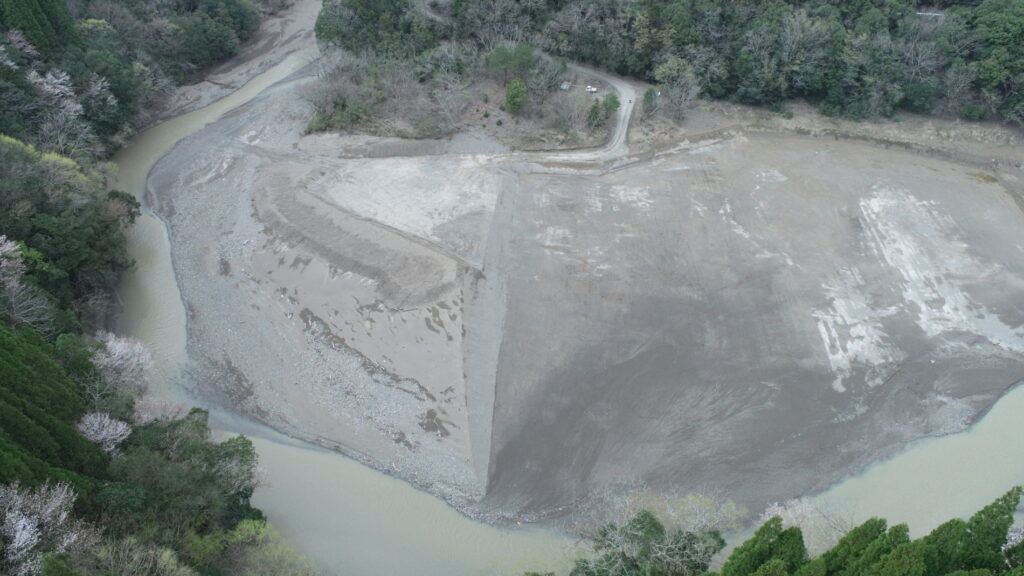 令和４年度ダム管理第２－４－２号渡川ダム　堆積土砂除去及び土砂処分場整備工事　その２画像1
