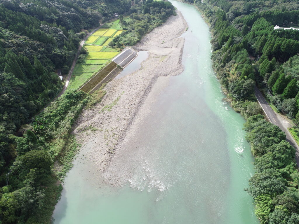 令和　６年度防安総小第８４０－１０－３号耳川鹿瀬地区　河道掘削工事画像3