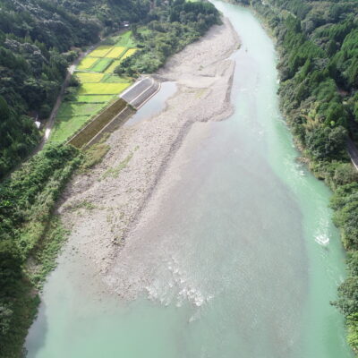 令和　６年度防安総小第８４０－１０－３号耳川鹿瀬地区　河道掘削工事画像3