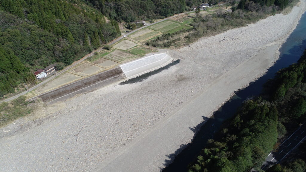 令和　６年度防安総小第８４０－１０－３号耳川鹿瀬地区　河道掘削工事画像4